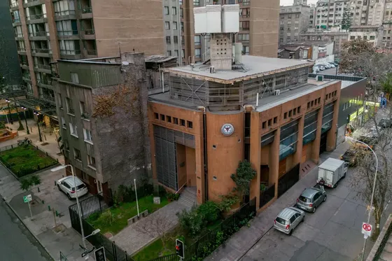 Edificio Comercial - Habitacional - Educacional.