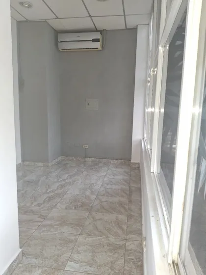 Vera Casa Inmobiliaria Vende Local En Los Guayos L/firma Yrp-2