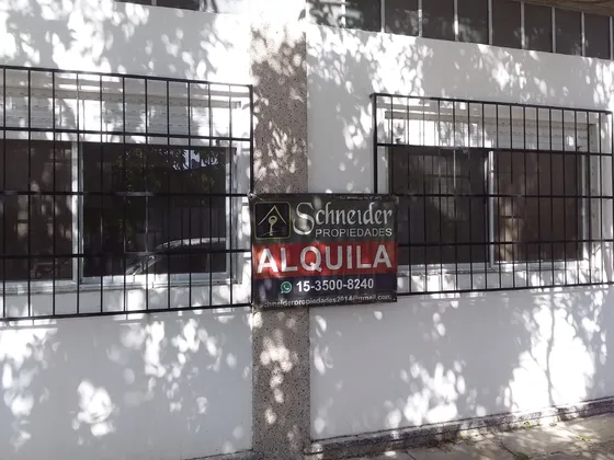 Se Alquila Amplio Departamento De  3 Ambientes En Pb Al Frente En Castelar Sur, A 7 Cuadras De La Estacion De Ituzaingo