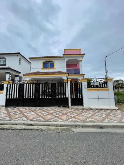 Casa De 2 Niveles En Renta - Totalmente Amueblada