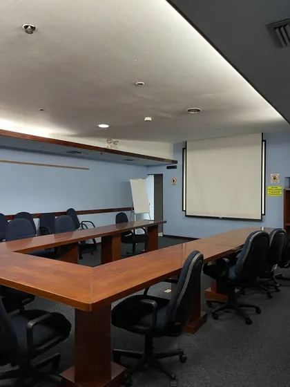 Venta De Oficinas Desde 1.110 Mts² Hasta 1.895 Mts² En La Urbina Entre Calle 1 Y 2 Municipio Sucre. - Ys
