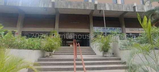 Vendo Excelente Y Cómoda Oficina  La Urbina!!!    Verla Es Comprarla.!!