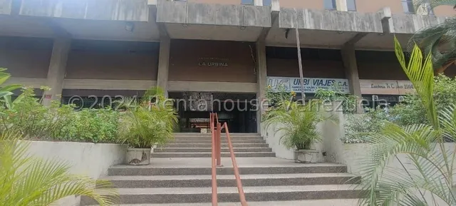 Vendo Excelente Y Cómoda Oficina  La Urbina!!!    Verla Es Comprarla.!!