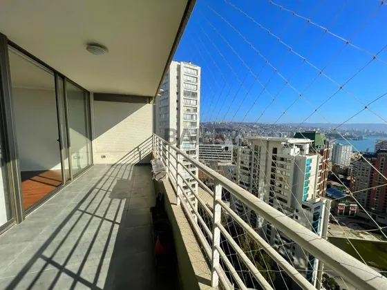 Departamento En Arriendo De 4 Dorm. En Av. Coraceros 50