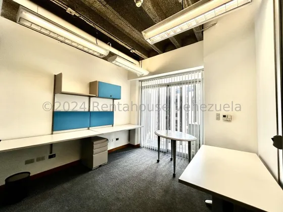 Alquiler De Funcional Oficina En Campo Alegre / Cl. Mls-24-20210