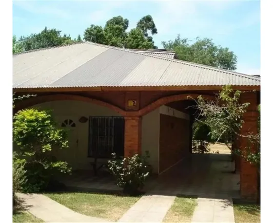 Chalet 5 Ambientes Con Piscina