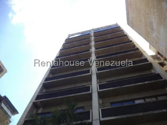 Alquiler De Impecable Oficina, Mls 25-23693 Ycl.
