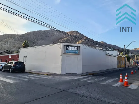 Amplio Local Comercial Esquina En Calle Central Y Comercial