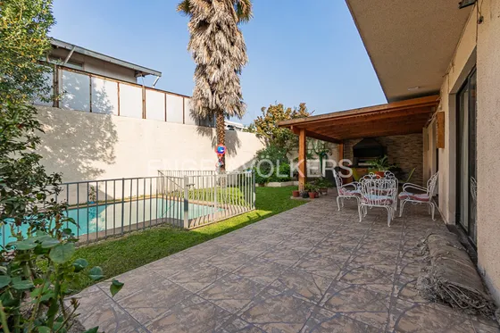 Se Vende Casa Familiar 4d/3b Con Piscina - Parque Botánico
