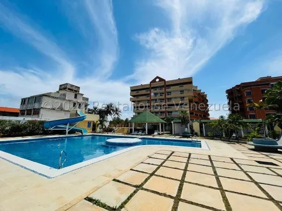 Estupendo Apartamento De Playa Con Vista Al Mar, Chichiriviche Edo Falcón 25-13626 Hc