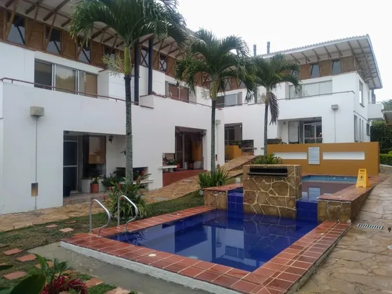 Vendo Hermosa Casa En La Mesa $450 Millones Conjunto Familiar Con Piscina. Permuto Por Casa Igual Valor Chia Cajica Bogota