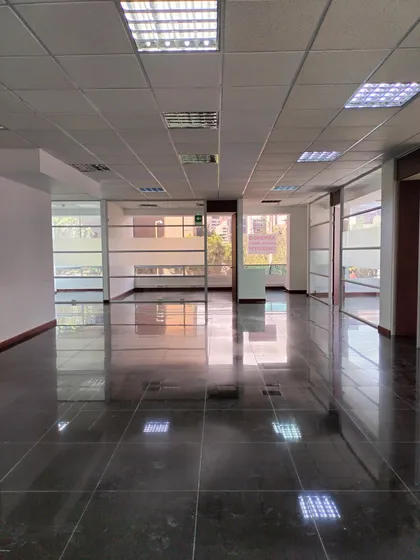 Oficina En Arriendo En Los Rosales. Cod A1105075