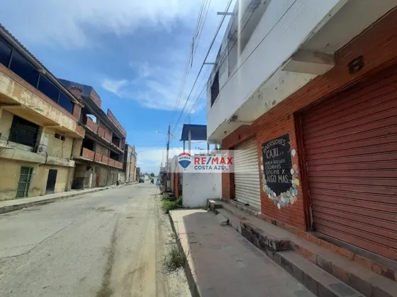 Se Alquila Estupendo Local Comercial En Pleno Casco Central De Tucacas De 86 M2 Ideal Para Su Negocio.