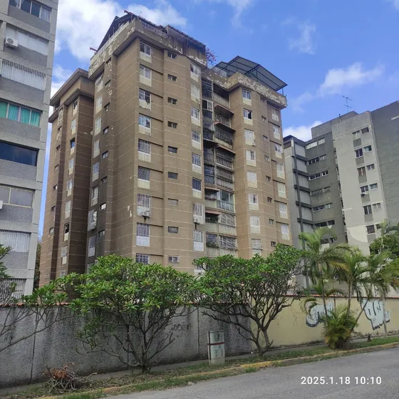 Alquilo Cómodo Apto  En Macaracuay   Remodelado Kp