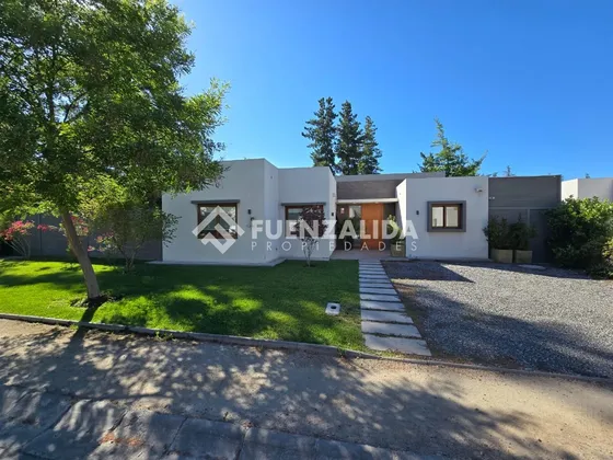 Casa En Venta De 4 Dorm. En Buín En Condominio Linderos