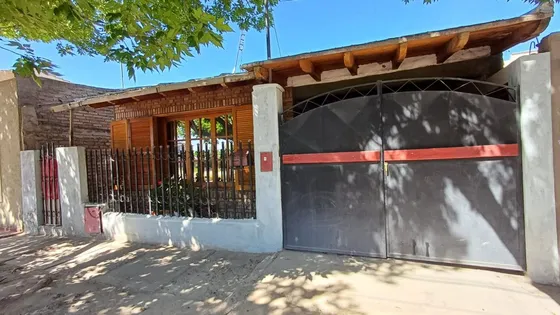 Casa Céntrica Tunuyán De 3 Dorm.+ Dpto. De 1 Dorm 