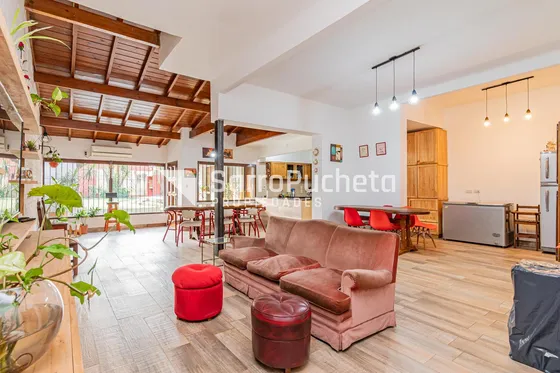 Venta Casa 4 Ambientes Con Piscina, Amplio Jardín Y Cochera En Villa Sarmiento.