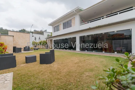 La Boyera !! Casa De Revista, Moderna Y Totalmente Actualizada, 432 M2 Terreno, 650 M2 Constr, 5 Hab., 7 Baños Nuevos, 2 Pe, Bella Cocina, Áreas Sociales Y Jardín. Calle Cerrada Con Seguridad 24/7 !!