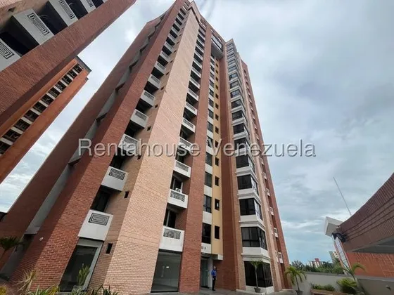 Ana Karina Molleja Vende Con Financiamiento Espectacular Apartamento En Triangulo Del Este Barquisimeto, Lara /akm 