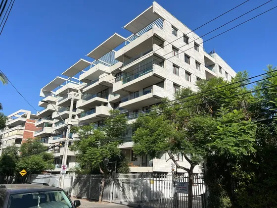 Excelente Departamento Linda Calle Residencial Próximo Metro