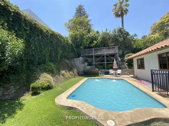 Casa En Venta De 4 Dorm. En Las Condes