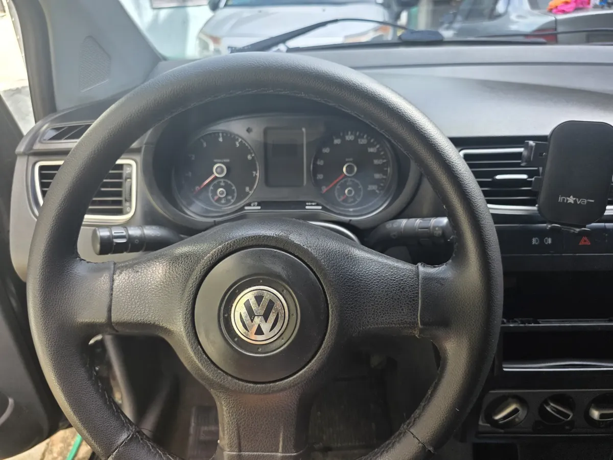 Volkswagen Fox 2011 1.0 Vht Total Flex 3p — foto 6