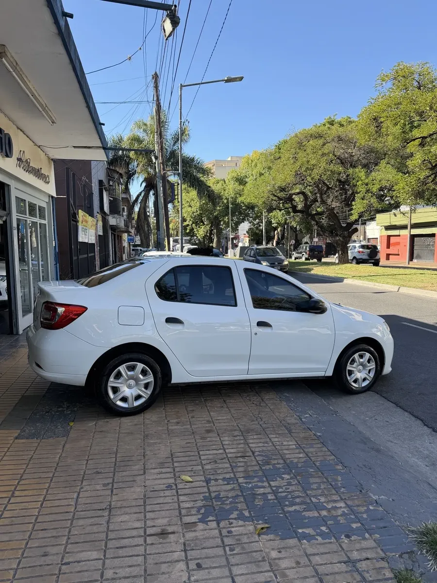 Renault Logan 1.6 Authentique 85cv521552095242496007