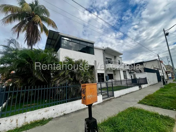 Casa Comercial En Alquiler En La Avenida Moran De Barquisimeto Estado Lara Cod.25-22189 Nd