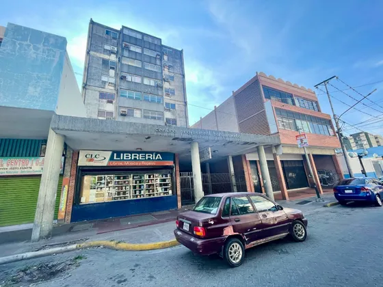  Apartamento En Venta Barquisimeto Oportunidad De Inversión Cuenta Con Area De Recepcion, 3 Cubiculos Tipo Oficinas, Area De Cocina, Baño Comun, Cuenta Con 1 Puesto De Estacionamiento Fijo Gabriela. C