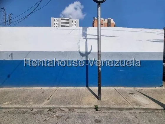 Erika Armeya Vende, Local Y Terreno Comercial Ubicado En El Cetro Este De Barquisimeto. Flex: 25-14600