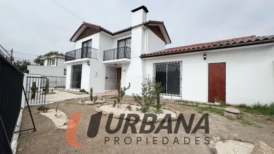 ¡espaciosa Casa En Excelente Ubicación!