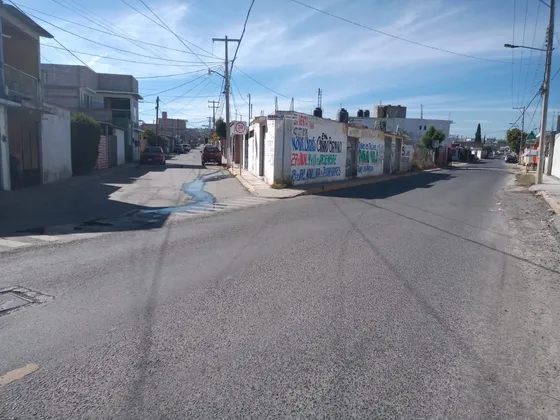 1 Local Comercial Con 3 Divisiones Para 3 Locales Independientes, Ubicados En Esquina Y En Venta