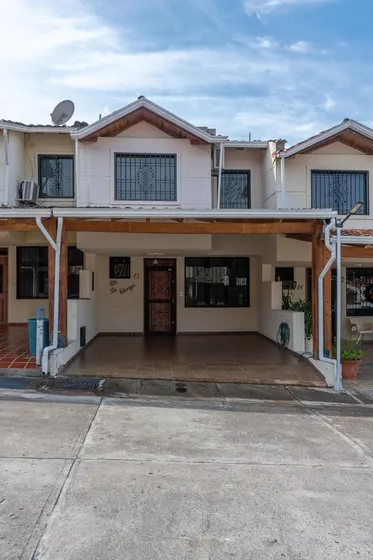 Casa En Venta Las Acacias San Cristóbal Mg260