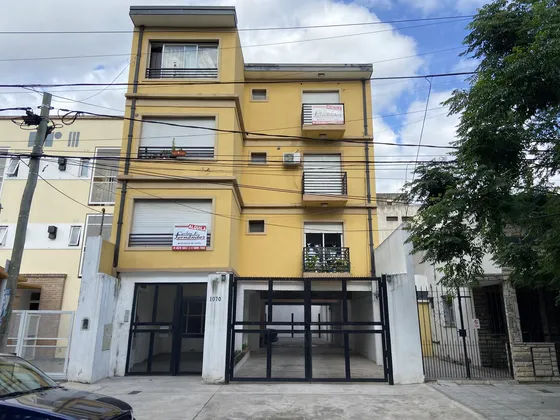 Departamento Monoambiente En Segundo Piso Por Escalera En Morón Sur