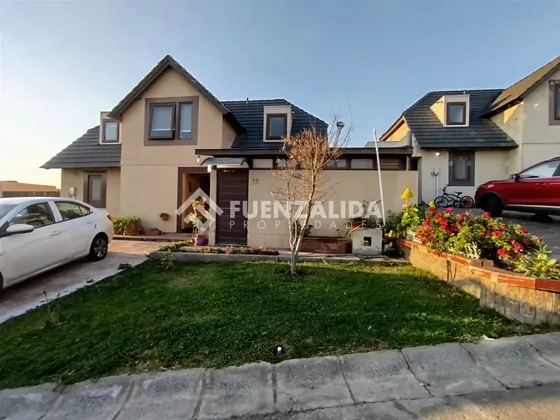 Casa En Venta De 4 Dorm. En La Florida
