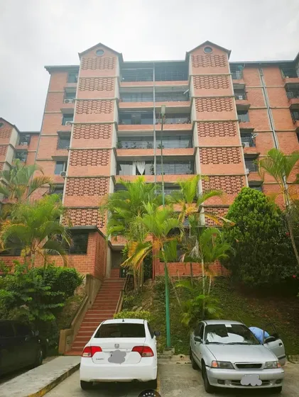 Se Vende Apto En Urb. Terrazas De Guaicoco 83 M2 .