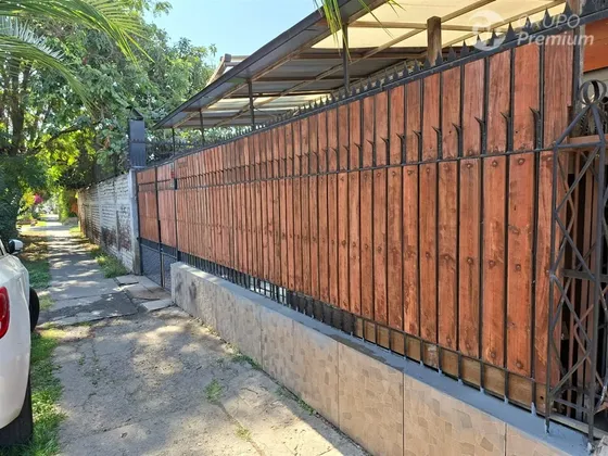 Casa En Venta De 5 Dorm. 2 Baños Estacionamiento En Conchalí