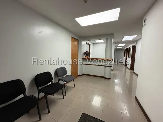 Oficina En Venta En El Rosal En Torre Exa / Rf