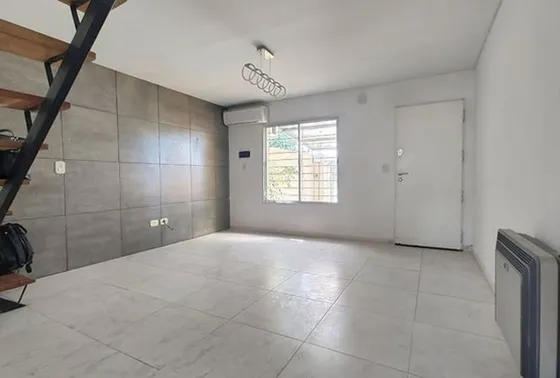 Venta Duplex 4 Amb Cochera  Patio   En Ituzaingo