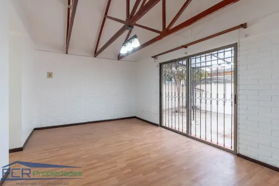 Casa Familiar 3d 2b Con Patio Y 2 Estacionamientos