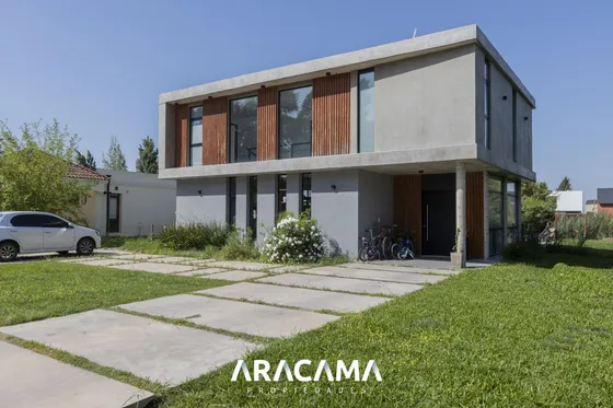 Casa En Venta En La Magdalena - Canning