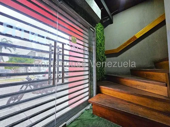 María Martínez Trae Moderno Y Atractivo Local En Alquiler En Avenida Principal Comercial De Cabudare, Con Mobiliario Y Equipos, Planta Eléctrica, Tanque Subterráneo, Amplia Cocina.