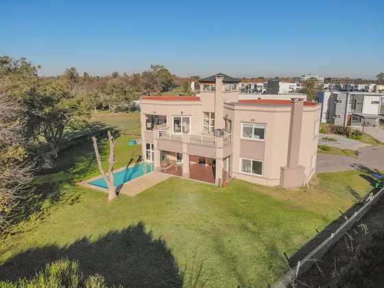 Casa En Venta - 4 Domritorios 3 Baños - Cochera - 1050mts2 - Greenville