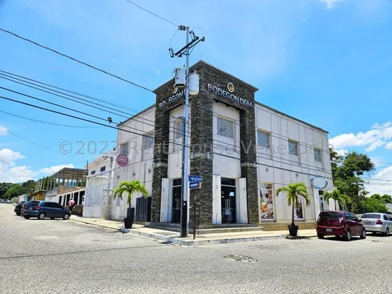 Raiza Suarez Vende Mini Centro Comercial En Cabudare 2 4  4  4  4  1, Ubicado En Esquina De Reconocida Zona Comercial, Dos Pisos Distribuidos En 2 Locales En Planta Baja, 4 Locales En El Segundo Nivel