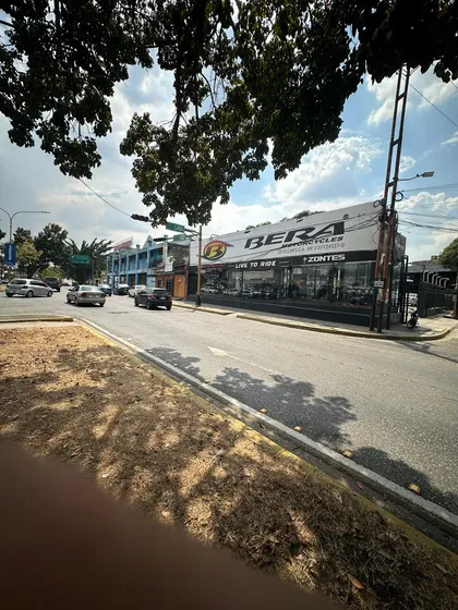 En Alquiler Galpón Avenida Andrés Eloy Blanco Paola C