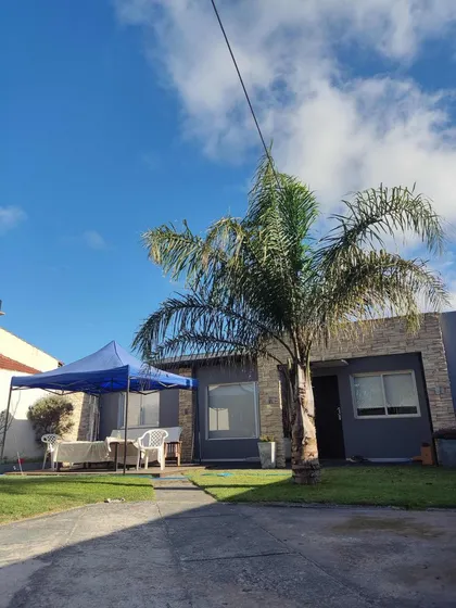 Casa En Venta - 3 Dormitorios 2 Baños - Cochera - Mar Del Tuyú