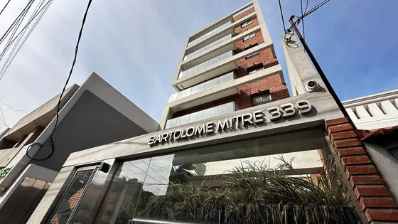 Venta - Ramos Mejia - Pisos De Categoria - 4 Ambientes - Pileta - Sum- Parrilla - Apto Credito