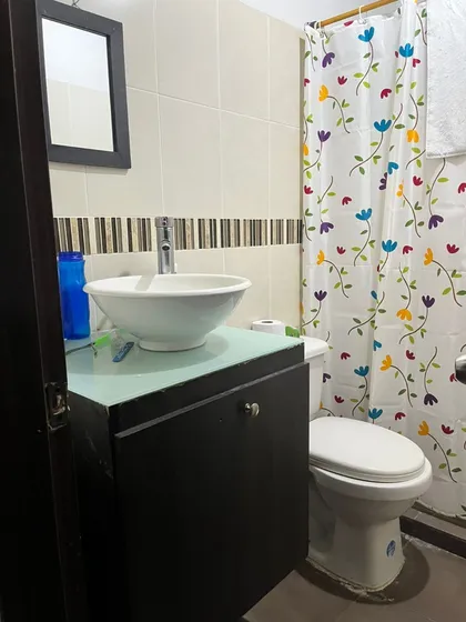 La Casa Esta En Un Segundo Piso, A Sus Al Rededores Esta El Parque Ecológico La Perla, 2 Minutos Caminando Esta El Parqueadero De Los Alimentadores Del Metro.
