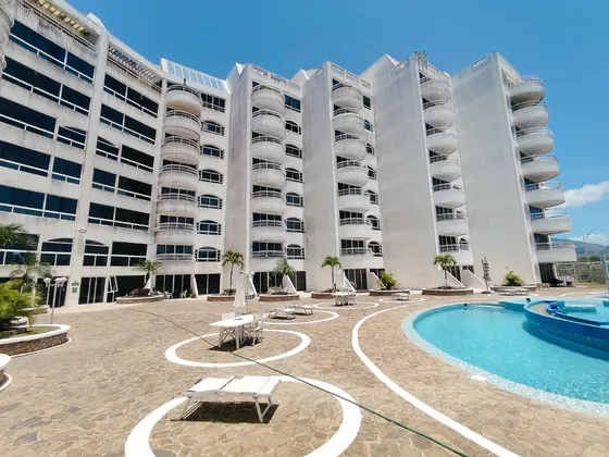 Hermoso Y Amplio Apartamento En La Urbanizacion Margarita Golf De La Avenida La Auyama