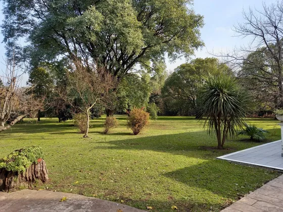 Terreno En  Venta, De 2.500m2, En Pontevedra, Merlo. 
